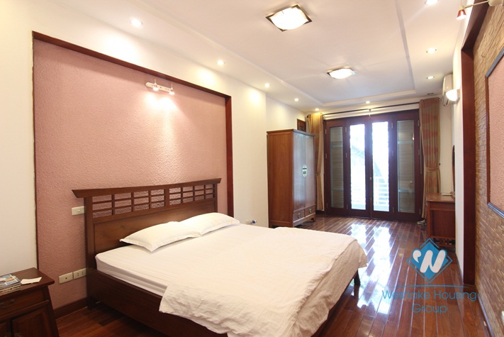Lake view apartment for rent on Tran Vu, Truc Bach, Ba Dinh